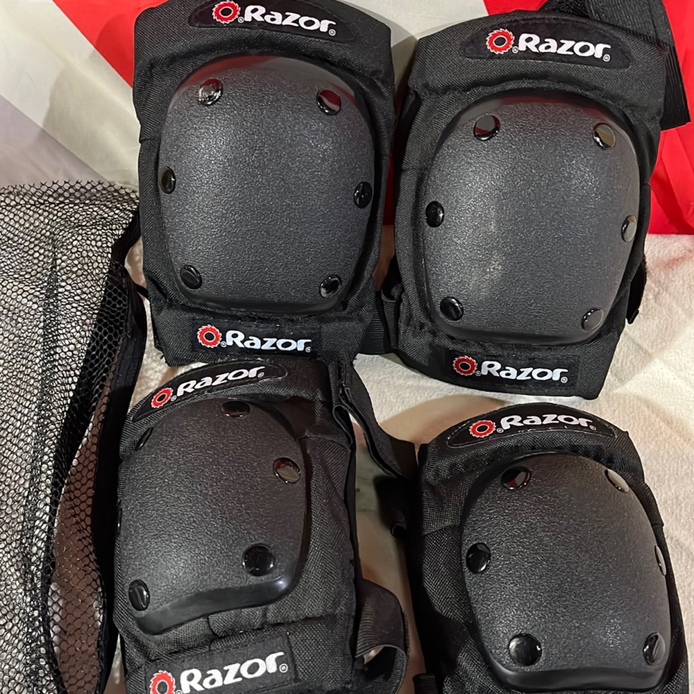 Razor youth elbow/knee pad sets